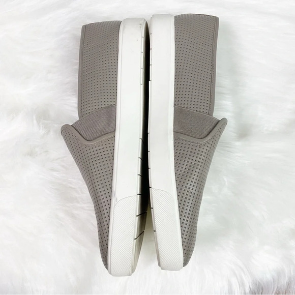 VINCE Blair Slip-On Sneakers Perforated Calf Skin Leather 10 Casual Loafers - Picture 5 of 11